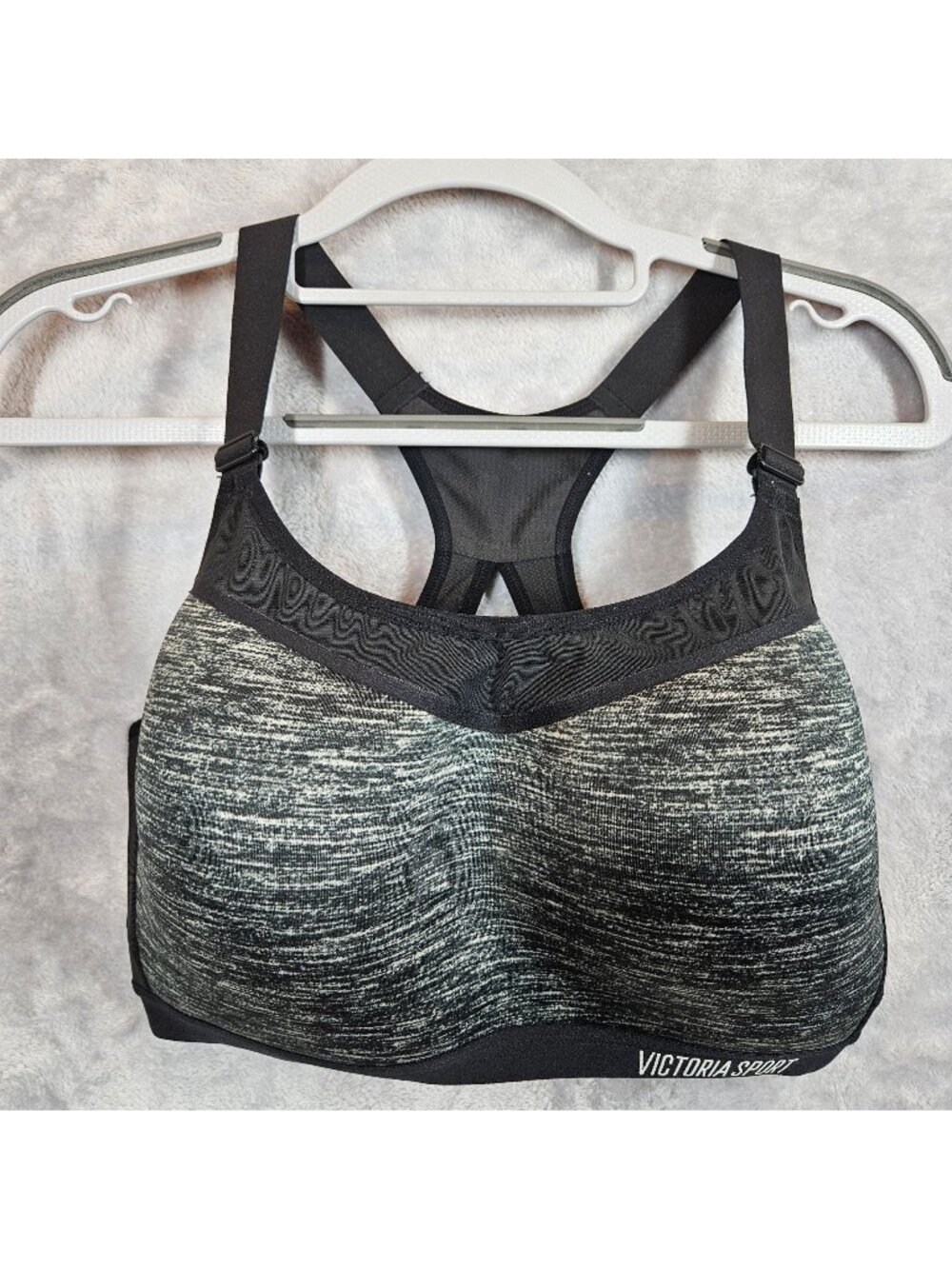 Victoria Sport Womens Racerback Sports Bra 34DDD/F75 Black & White